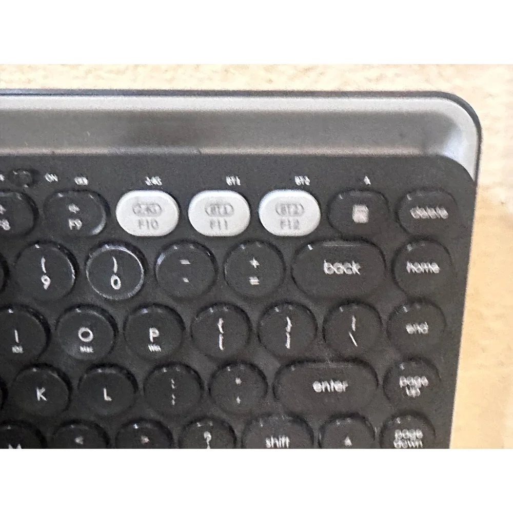 Multi-Device Bluetooth Wireless Keyboard with Integrated Tablet Stand - Picture 4 of 8